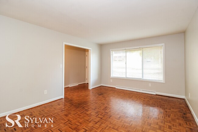 Building Photo - Come view this cute 3BR 2BA brick home