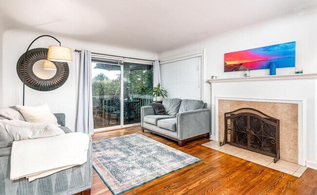 Foto del edificio - 3 bedroom in Seattle WA 98116