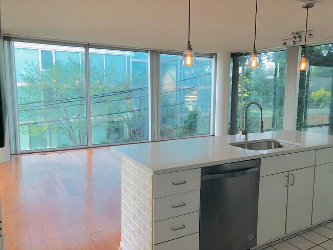 Foto del edificio - 3120 S Indiana Ave
