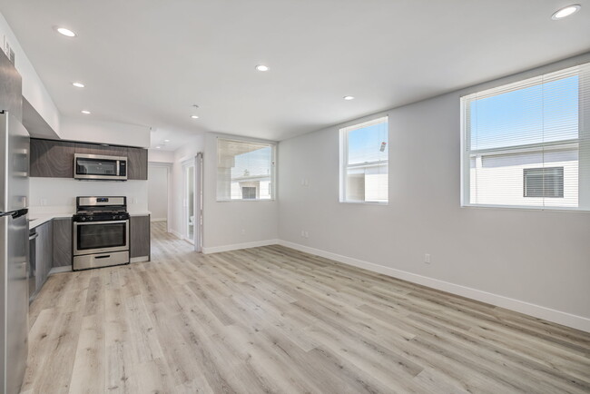 2 HABITACIONES - 5068 Romaine St