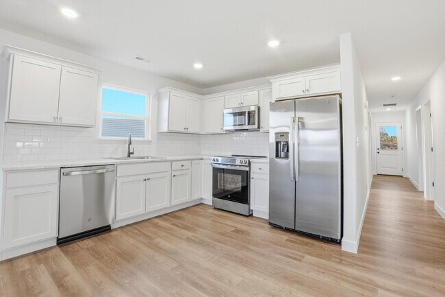 Building Photo - 2624 Frazier Lp