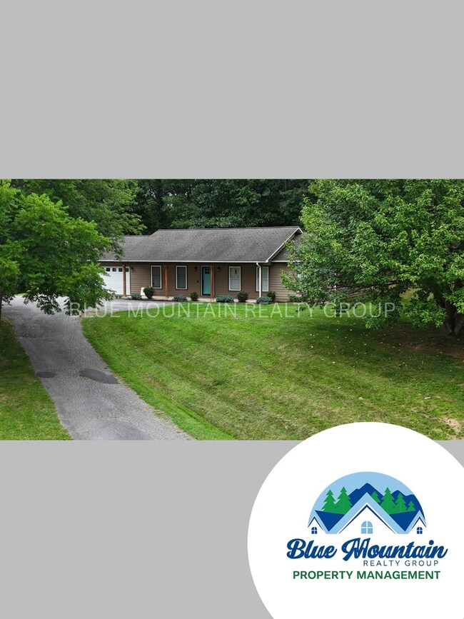 Foto del edificio - Canton - Easy commute to Asheville only 23 minutes