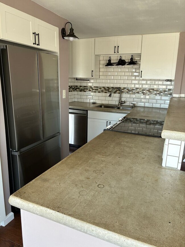 Foto del edificio - For Rent – Regency Towers