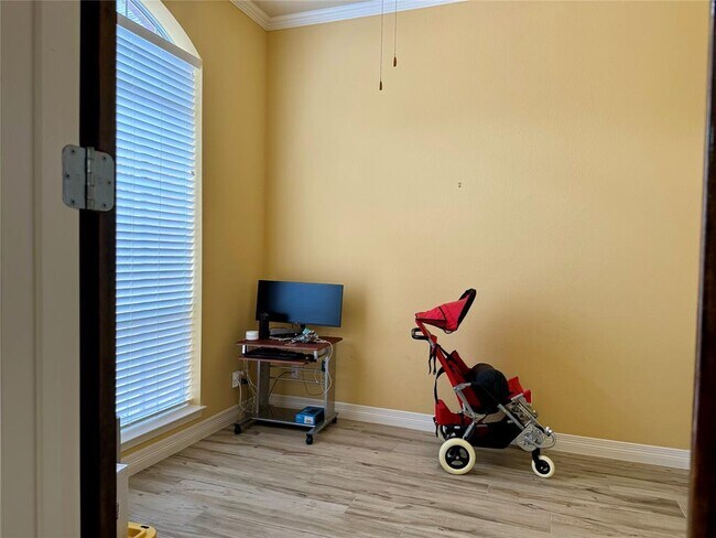 Building Photo - 1219 Pine Forest Cir
