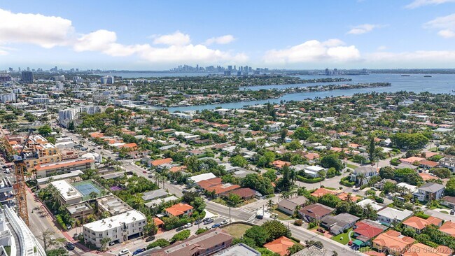 Foto del edificio - 8956 Collins Ave