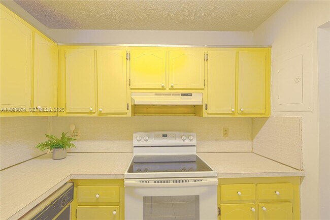 Building Photo - 1900 W 68th St