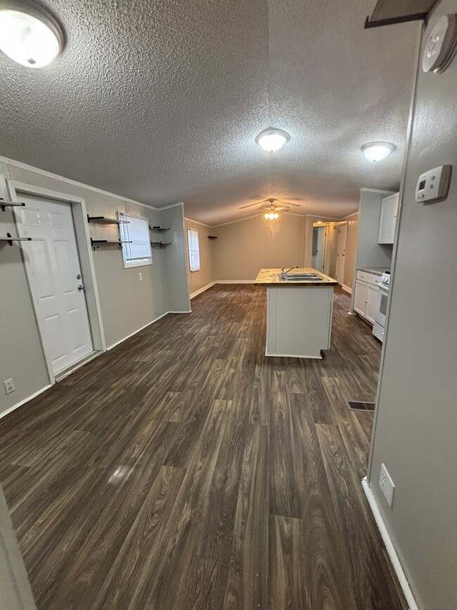 Foto del edificio - 8937 Briarwood Ave