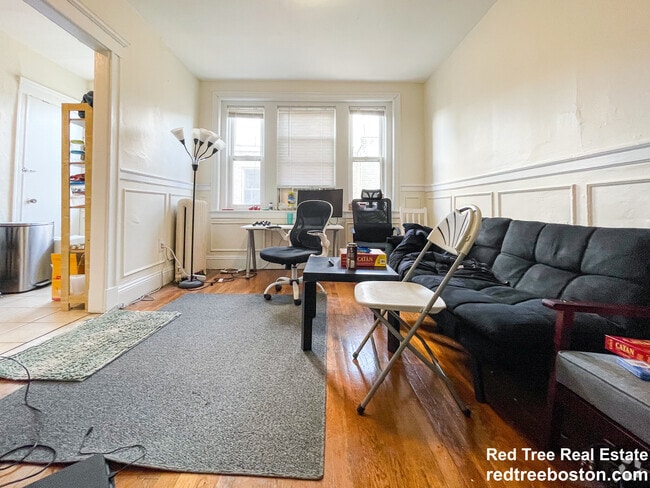 Building Photo - 240 Kelton St