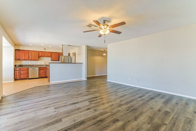Building Photo - 736 W El Prado Rd