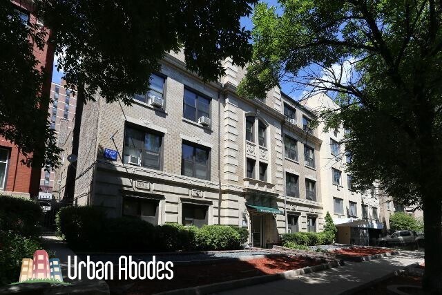 Building Photo - 546 W Wellington Ave
