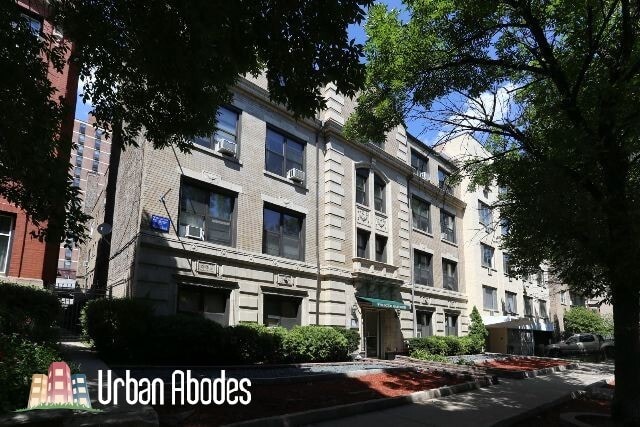 Building Photo - 546 W Wellington Ave