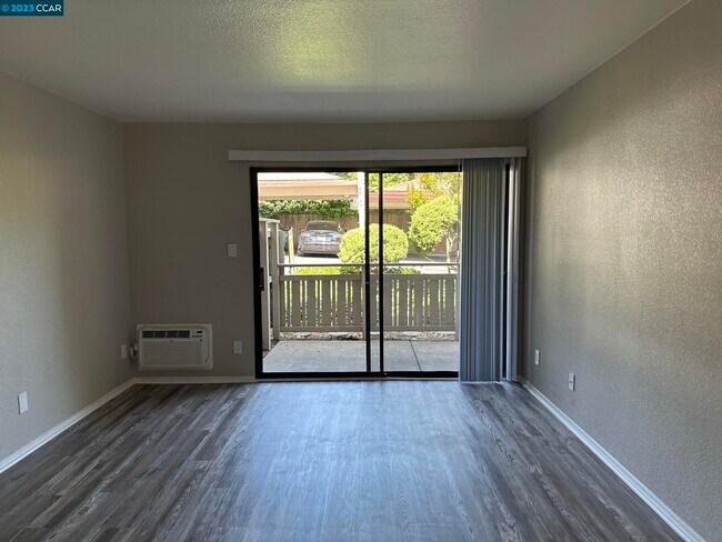 Building Photo - 100 Kinross Dr