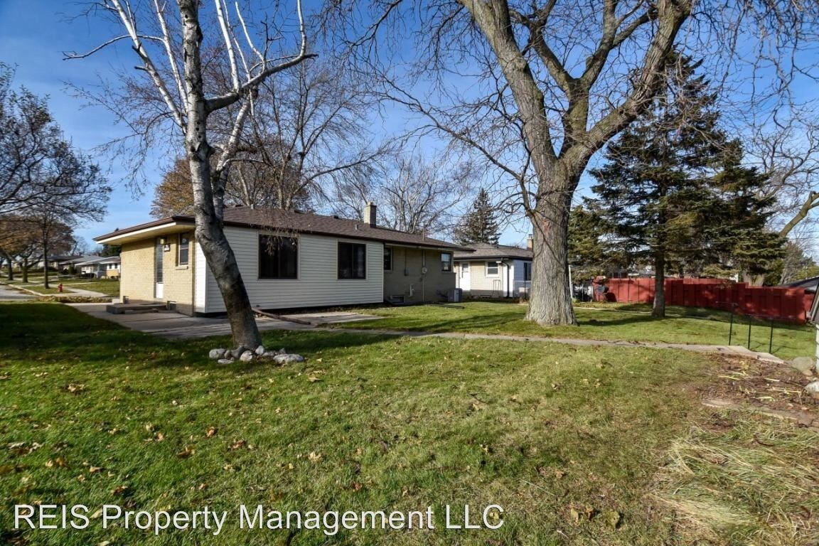 Building Photo - 3834 S 85th St