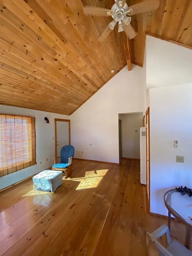 Building Photo - Clean 2 Bedroom Cabin-Style Home in Pine Mountain Club