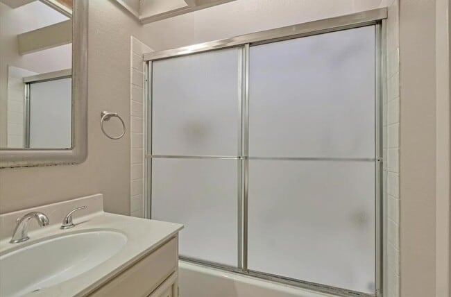 Building Photo - 3655 Birchwood Terrace