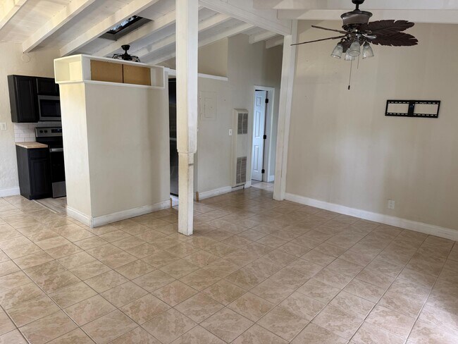 Foto del edificio - 804 SW 24th Ave