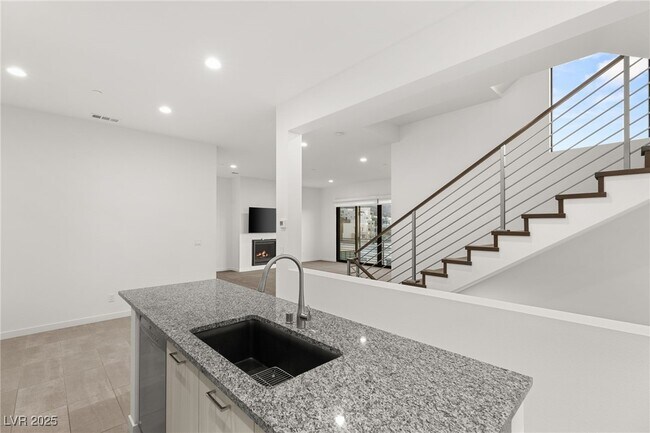 Foto del edificio - 350 Solitude Peak Ln