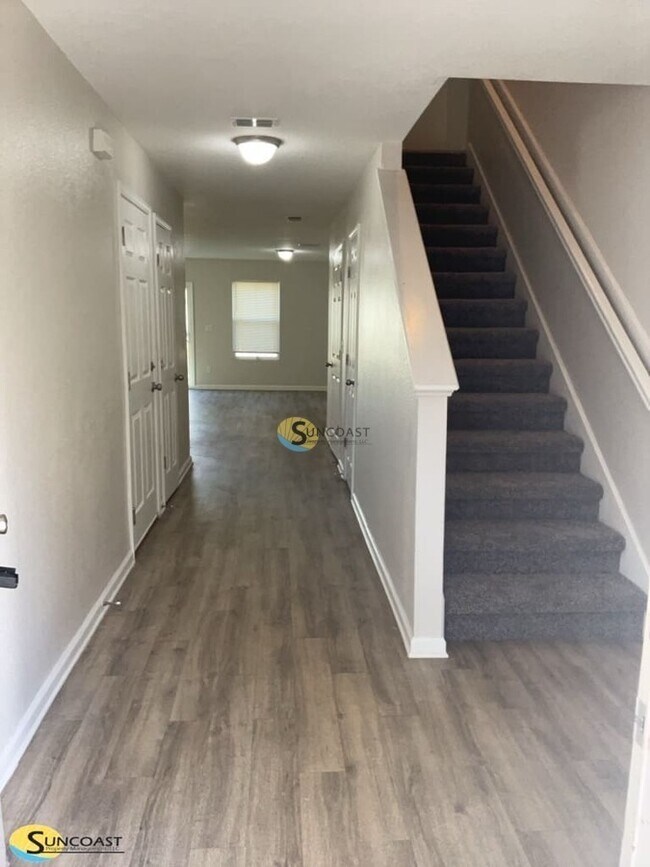 Foto del edificio - 8339 Woods Ave