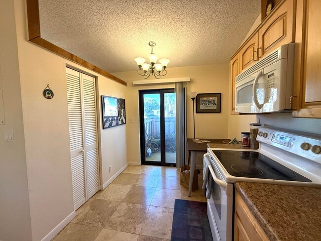 Foto del edificio - 450 NE 42nd St