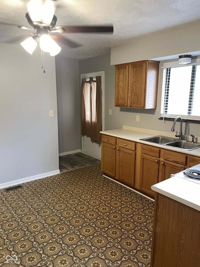 Foto del edificio - 304 S Mill St