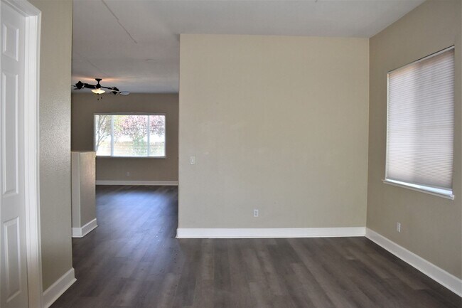 Building Photo - 1337 Golden Plover St