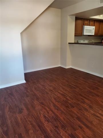 Foto del edificio - 9831 Walnut St