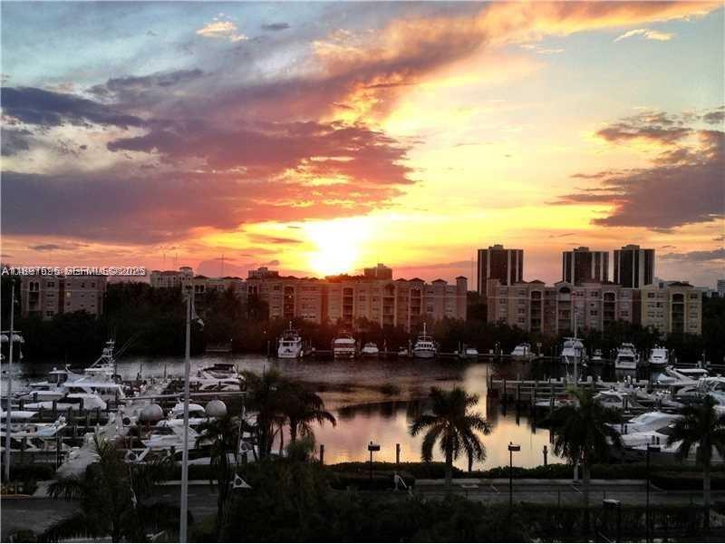 Foto principal - 19667 Turnberry Way