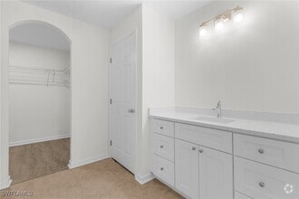 Building Photo - 390 Shadow Lakes Dr