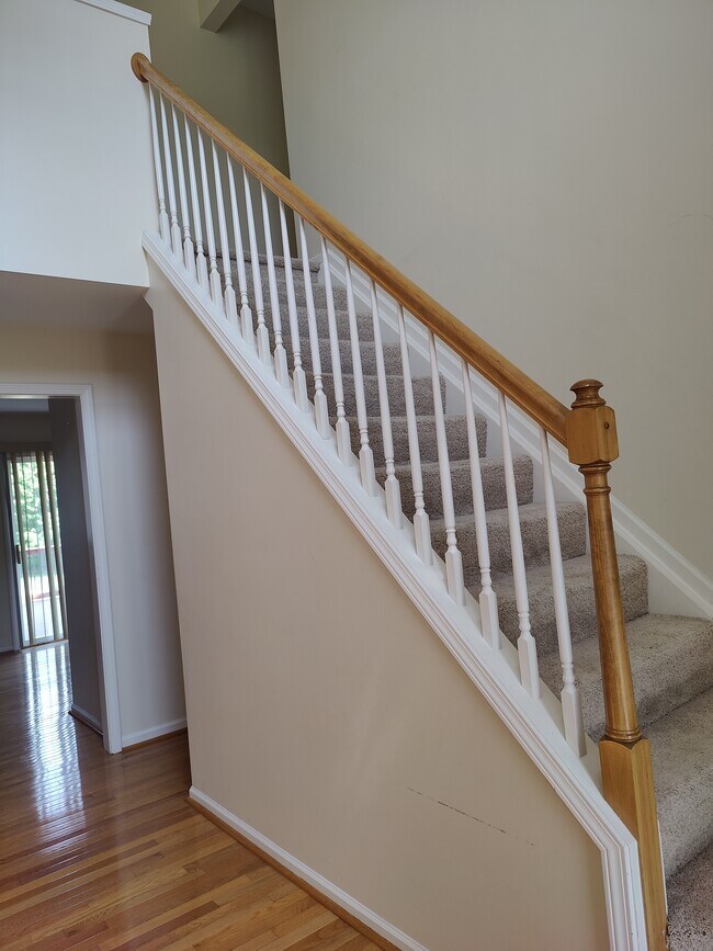 Foyer - 3165 Empire State Dr
