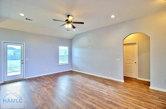 Foto del edificio - 452 Huntington Dr