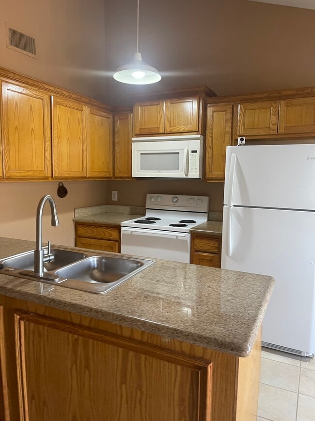 Building Photo - 1400 Palo Blanco Dr