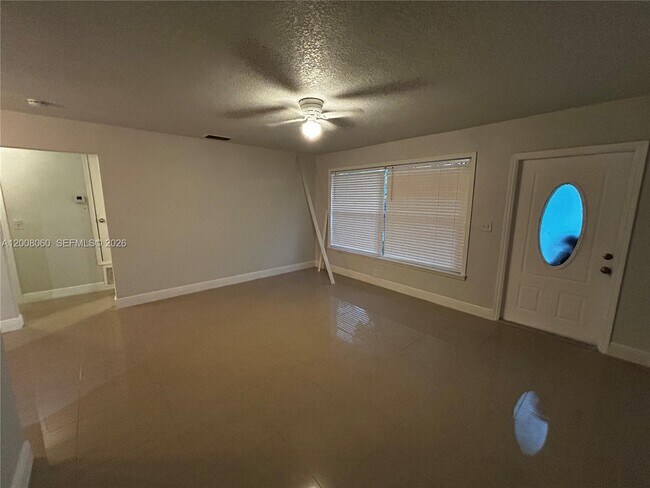 Foto del edificio - 2960 NW 68th Way