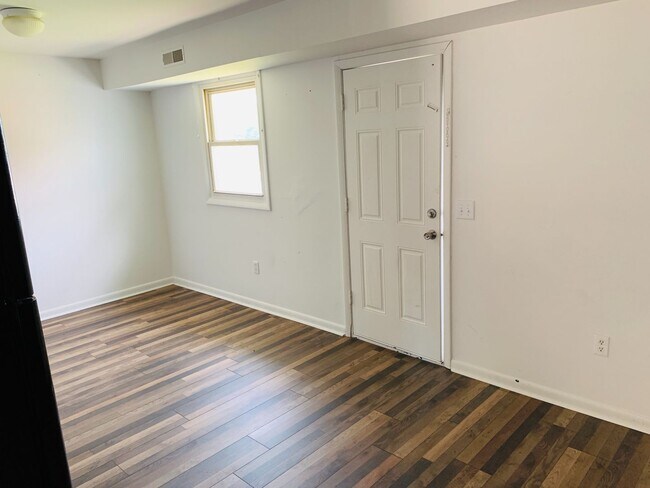 Building Photo - Coming soon! 3 Bedroom 1 Bath home in York...