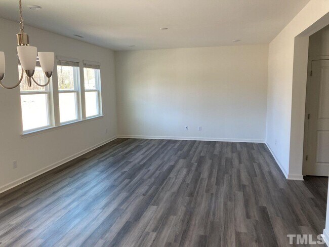 Foto del edificio - 117 Willow Grove Ln