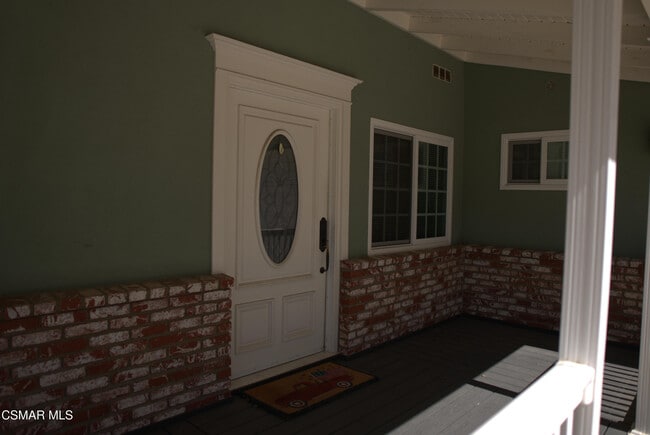 Foto del edificio - 4865 Leeds St