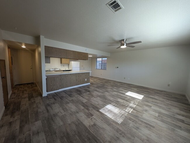 Building Photo - 0501