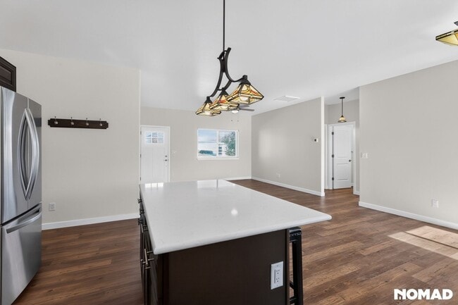 Building Photo - 910 Pilot Knob Ave