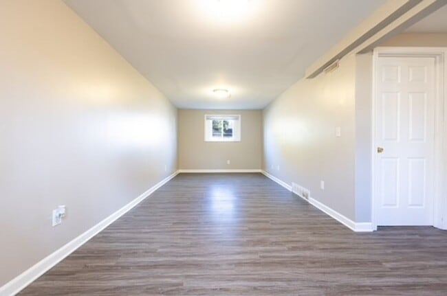 Building Photo - 2859 Falcon Bridge Dr