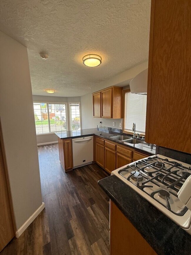 Foto del edificio - Single Level House - Move-in Ready Early July