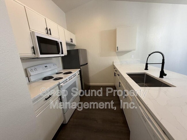 Photo - 2831 SW Dolph Ct Apartment