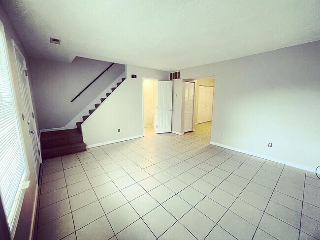 Foto del edificio - 615 E 5th St