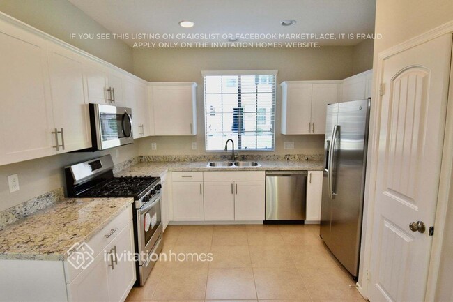 Building Photo - 3523 S Swan Dr