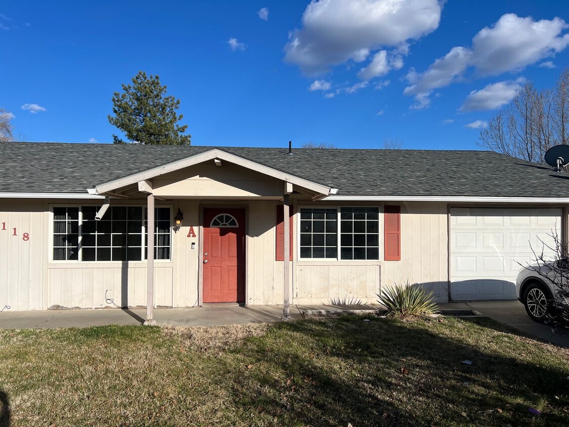 Primary Photo - Comfortable & Convenient Duplex in Richland