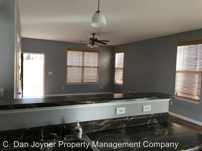 Building Photo - 4 br, 2.5 bath House - 69 Thunderbird Dr