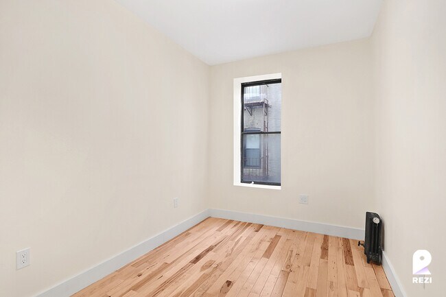 Foto del edificio - 38 Post Ave