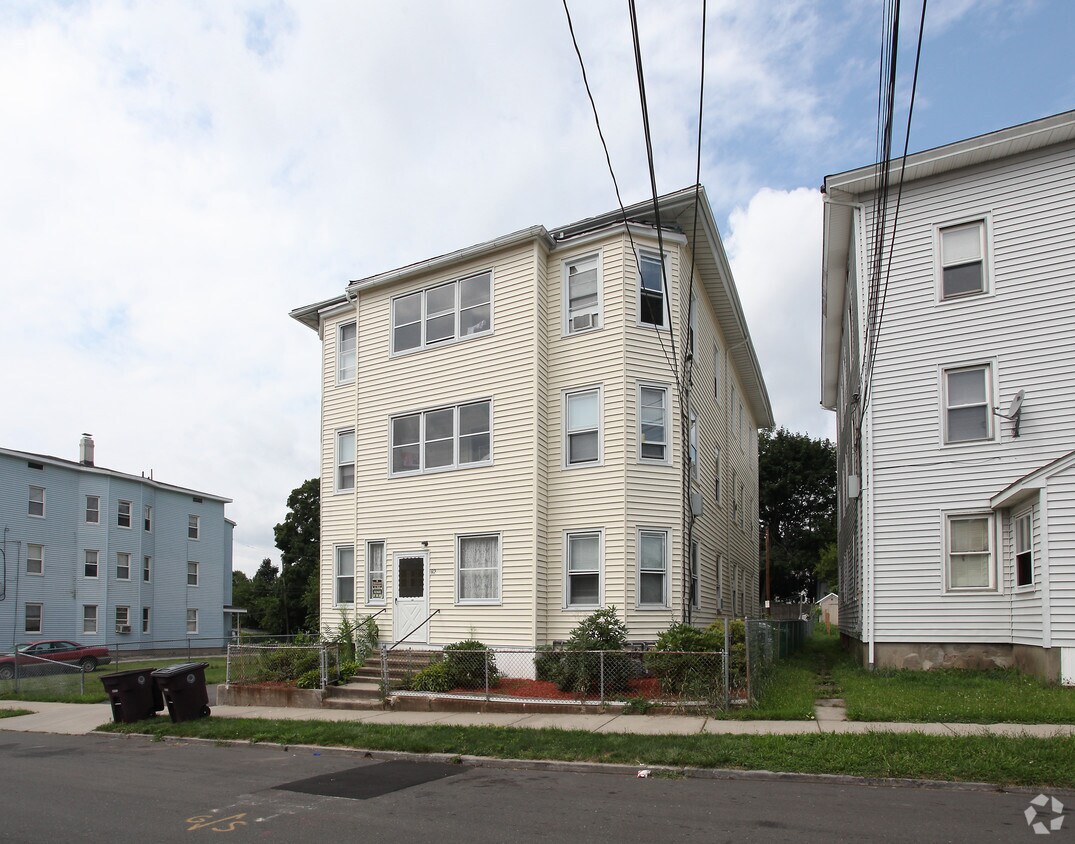 Building Photo - 82 Booth St