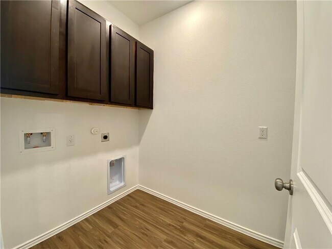 Building Photo - 822 Affazia Ln