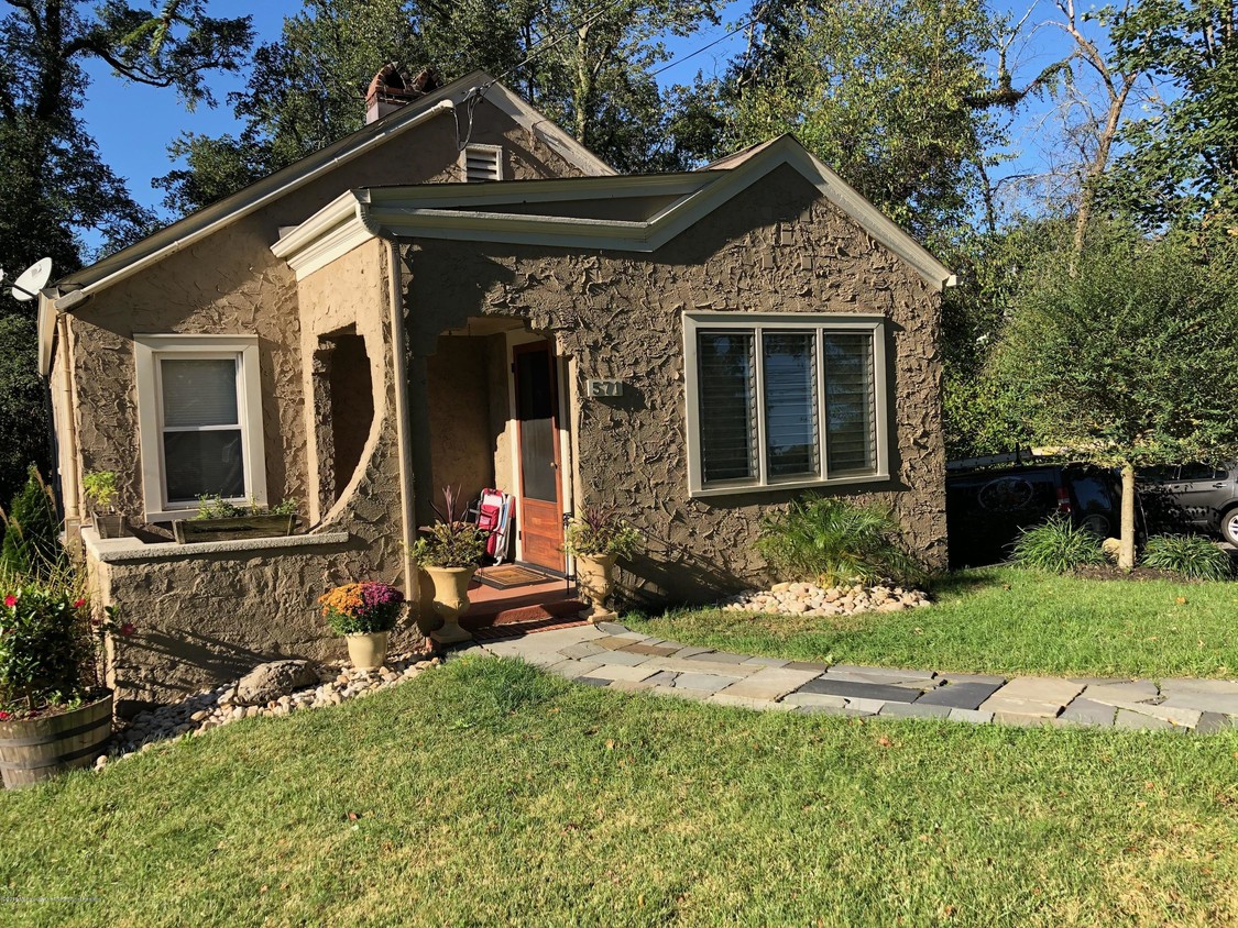 Primary Photo - 571 Wayside Rd