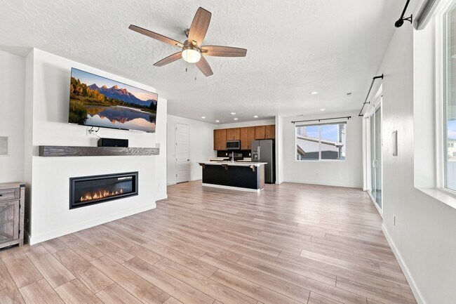 Building Photo - 956 W 900 S