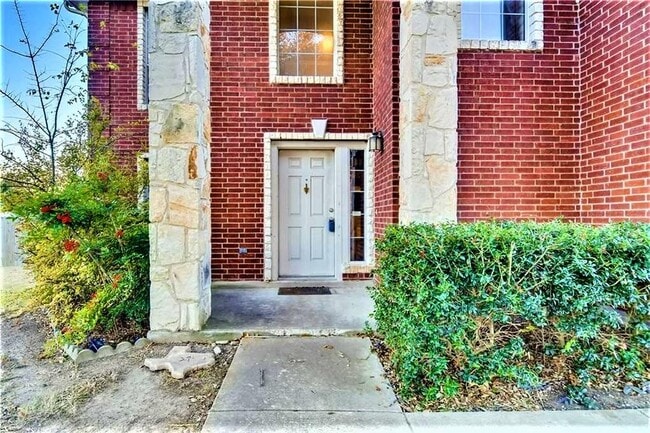 Building Photo - 1301 Knippa Cove